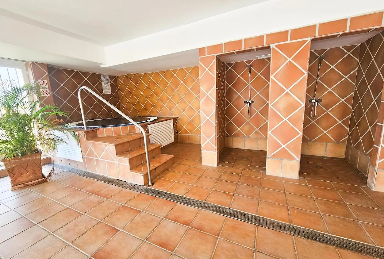 Apartment Pass The Keys Big Apt With Golf Views In Urb Marquez De Atalaya Estepona