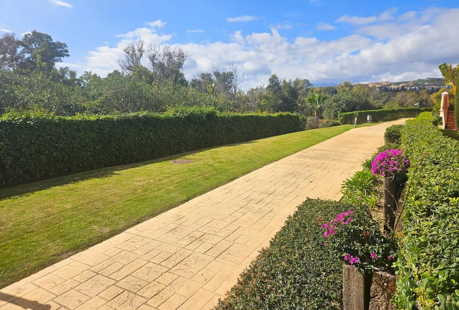 Apartment Pass The Keys Big Apt With Golf Views In Urb Marquez De Atalaya Estepona