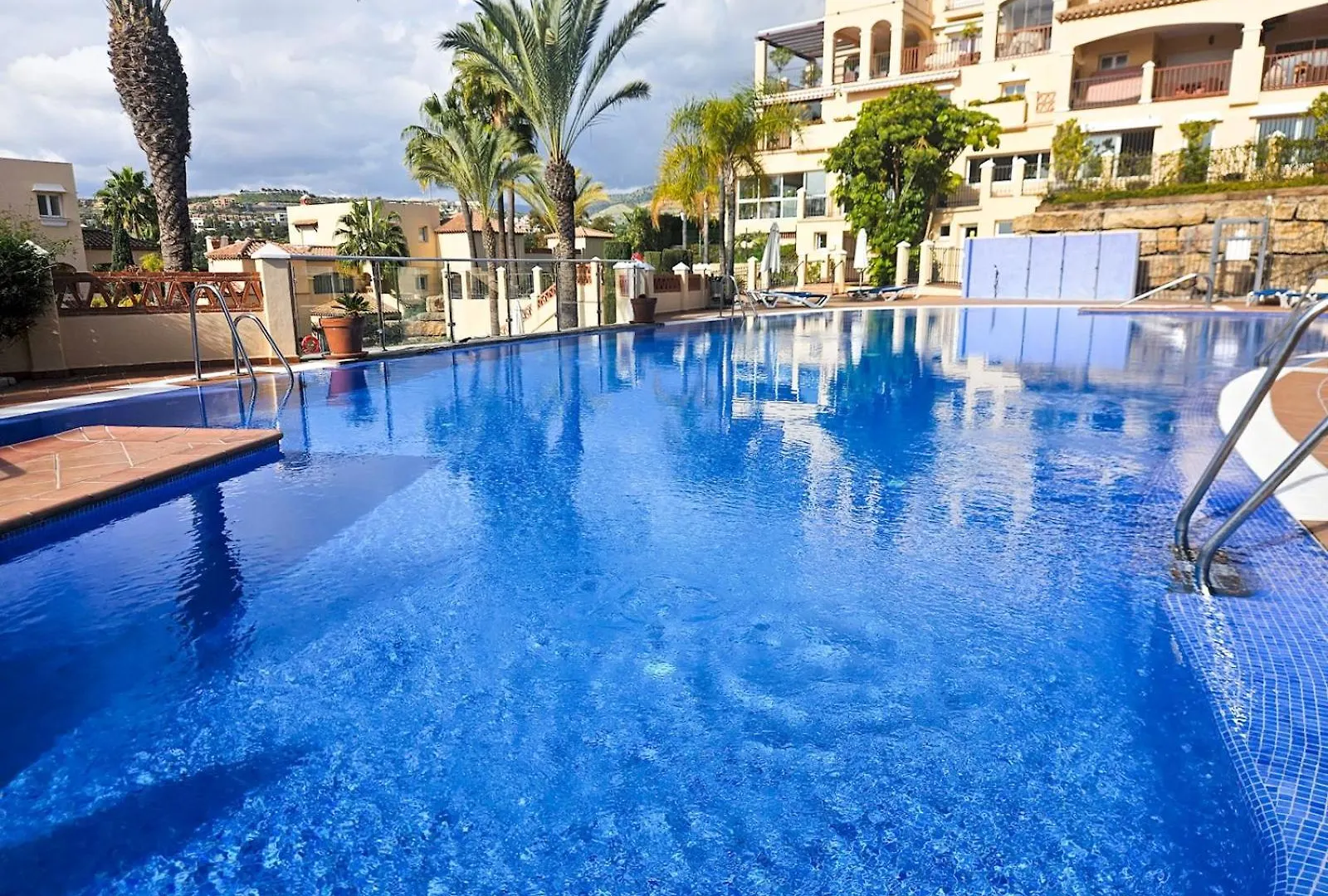 Pass The Keys Big Apt With Golf Views In Urb Marquez De Atalaya Estepona