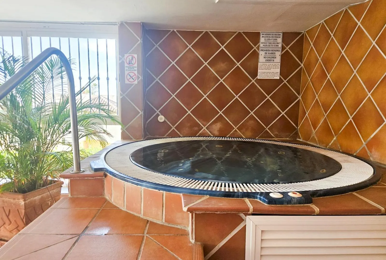 Pass The Keys Big Apt With Golf Views In Urb Marquez De Atalaya Estepona